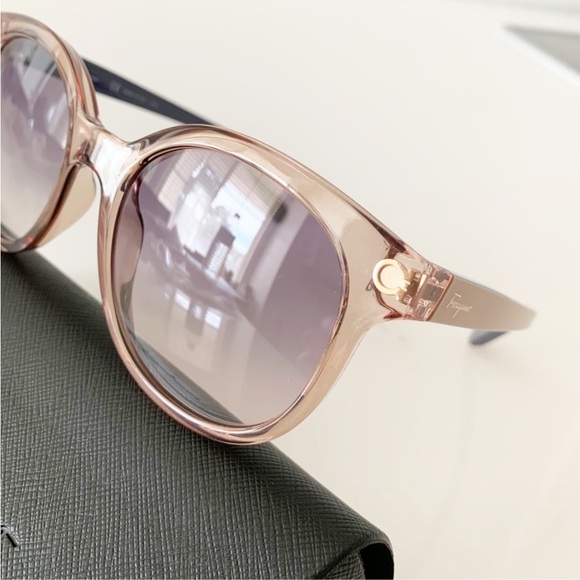 🕶️Salvatore Ferragamo Sunglasses, New FIRM $ - Picture 7 of 8